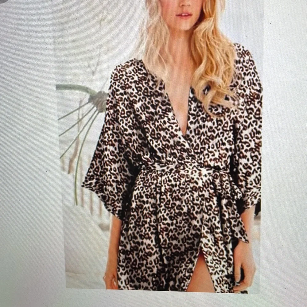 Victoria’s Secret Robe - Picture 1 of 6
